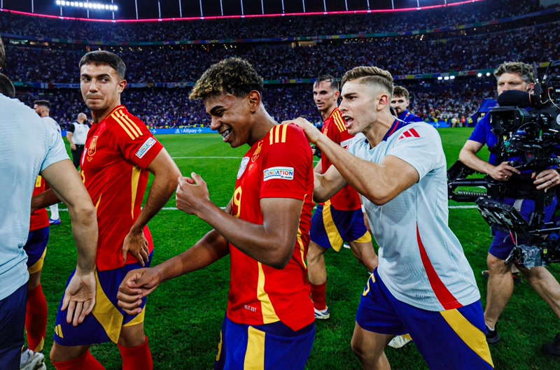 Yamal tamb&eacute; guanya el Golden Boy