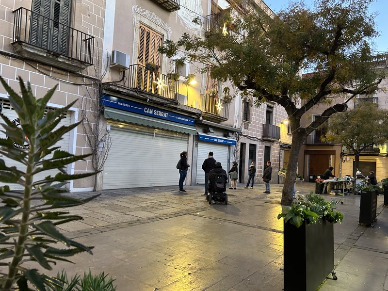 La Pla&ccedil;a Gran s&#39;activa des de primera hora per les &uacute;ltimes compres de Nadal&nbsp;