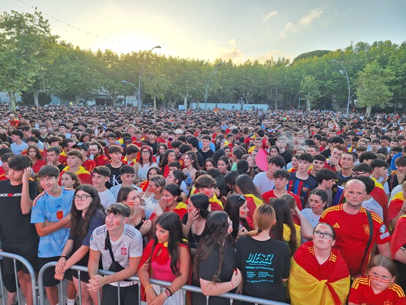 Lamine Yamal desferma la bogeria i tenyeix de vermell el Parc Central