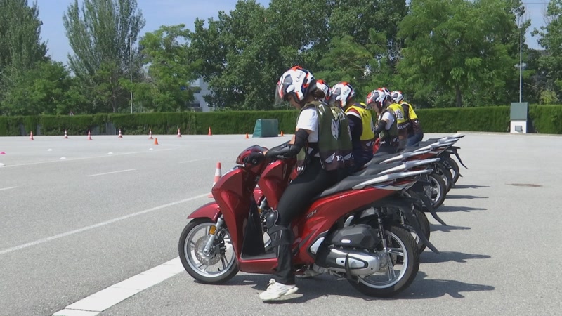 La Policia Local de Matar&oacute; es forma per a una conducci&oacute; segura amb moto