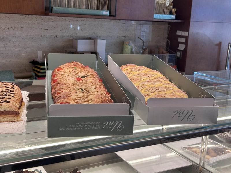 <strong>Les pastisseries preveuen bones vendes amb les coques tradicionals com a protagonistes</strong>