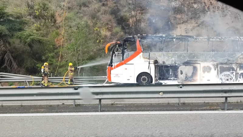 <strong>Crema un autocar a la C-32 provocant 3km de retenci&oacute; a l&rsquo;altura de Cabrera</strong>