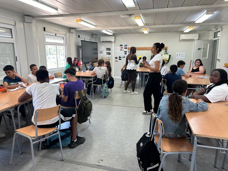 L&rsquo;Institut Cinc S&egrave;nies promou una iniciativa per fer cr&eacute;ixer el sentiment de comunitat al centre