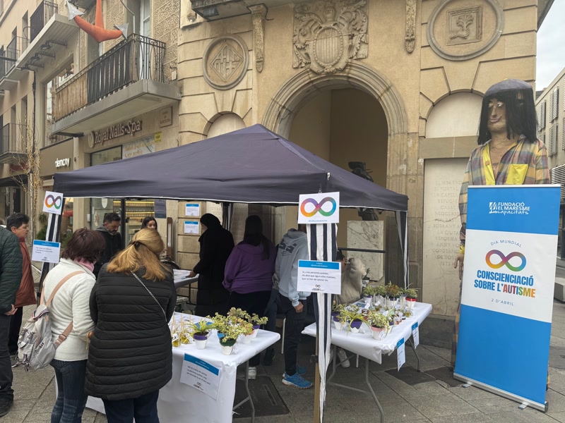 La Fundaci&oacute; Maresme sensibilitza sobre l&rsquo;autisme a peu de carrer