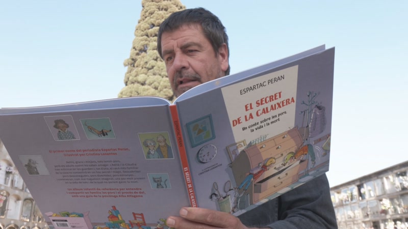 Espartac Peran apropa la mort als infants amb el conte "El secret de la calaixera"