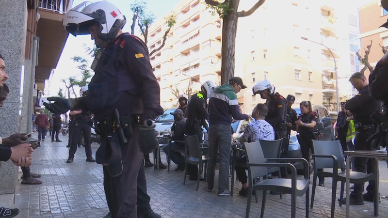 Drogues, armes, 17 detinguts i 1.087 identificats en 14 batudes en zones conflictives de Matar&oacute;