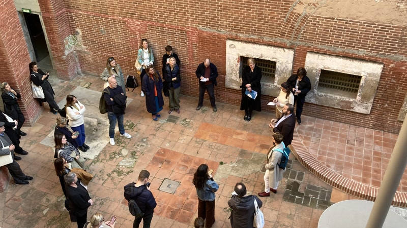<strong>Un grup de periodistes europeus visita La Pres&oacute;, seu de Manifesta 15</strong>
