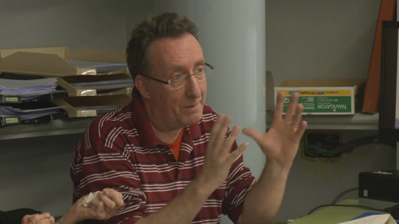 V&iacute;ctor P&agrave;mies: &quot;ens falta creativitat per crear frases fetes en catal&agrave;&quot;