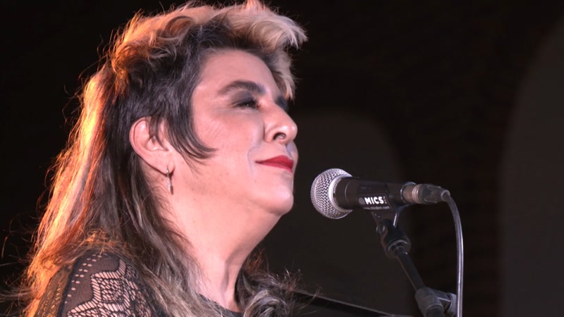 Amparo S&aacute;nchez enc&eacute;n la traca final del Nosaltres