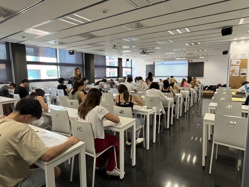 Les novetats i la por a les faltes d&rsquo;ortografia marquen l&rsquo;inici de la Selectivitat