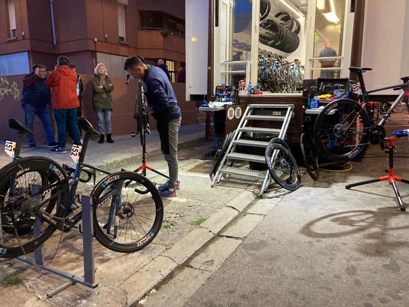 <strong>Dos equips de La Volta fan nit a Matar&oacute;</strong>