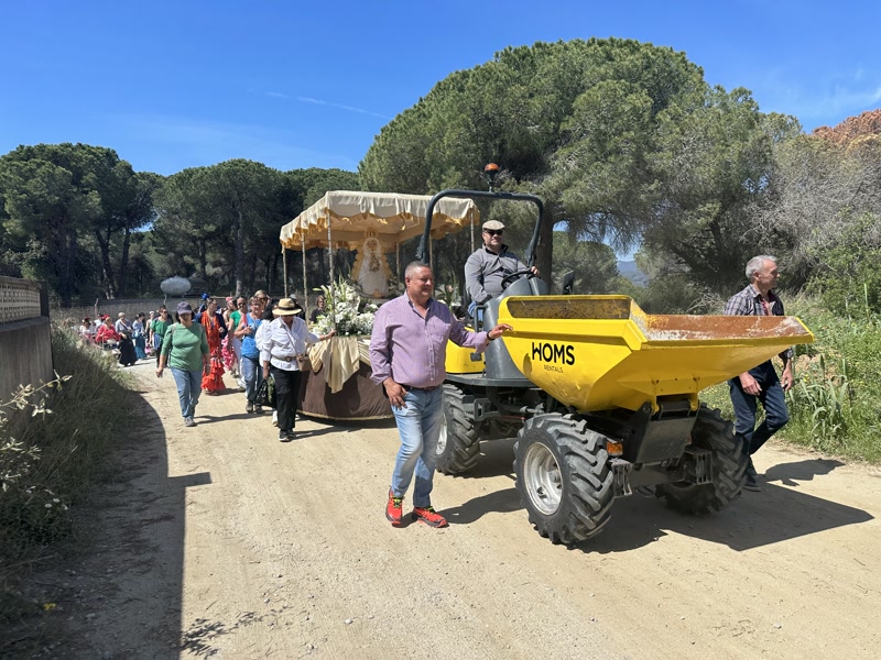 <strong>Centenars de persones acompanyen la Verge del Roc&iacute;o fins al Parc Forestal</strong>