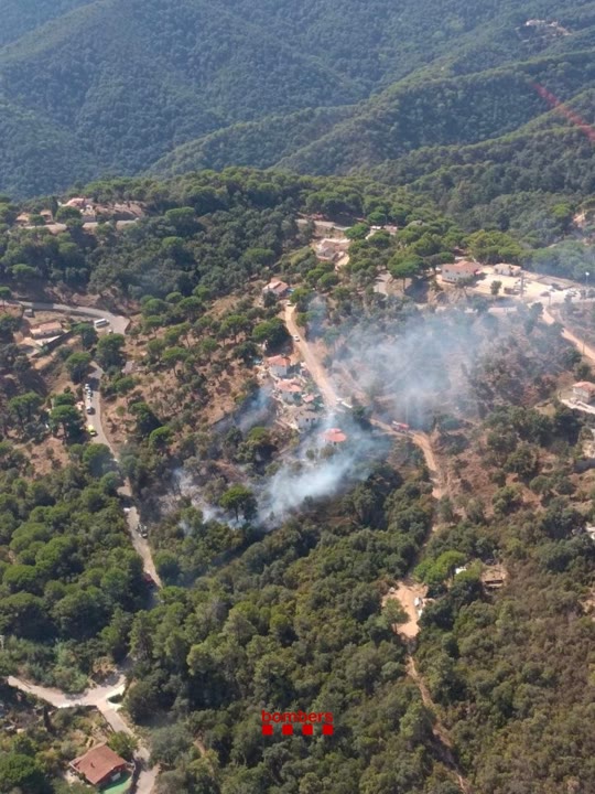 <p class="MsoNormal" style="line-height:150%;">Controlat l’incendi de Tordera que ha deixat una ferida lleu i ha fet confinar dues urbanitzacions<span style="font-family:"Arial",sans-serif;font-size:12.0pt;"><span style="line-height:150%;" lang="CA"><strong><o:p></o:p></strong></span></span></p>