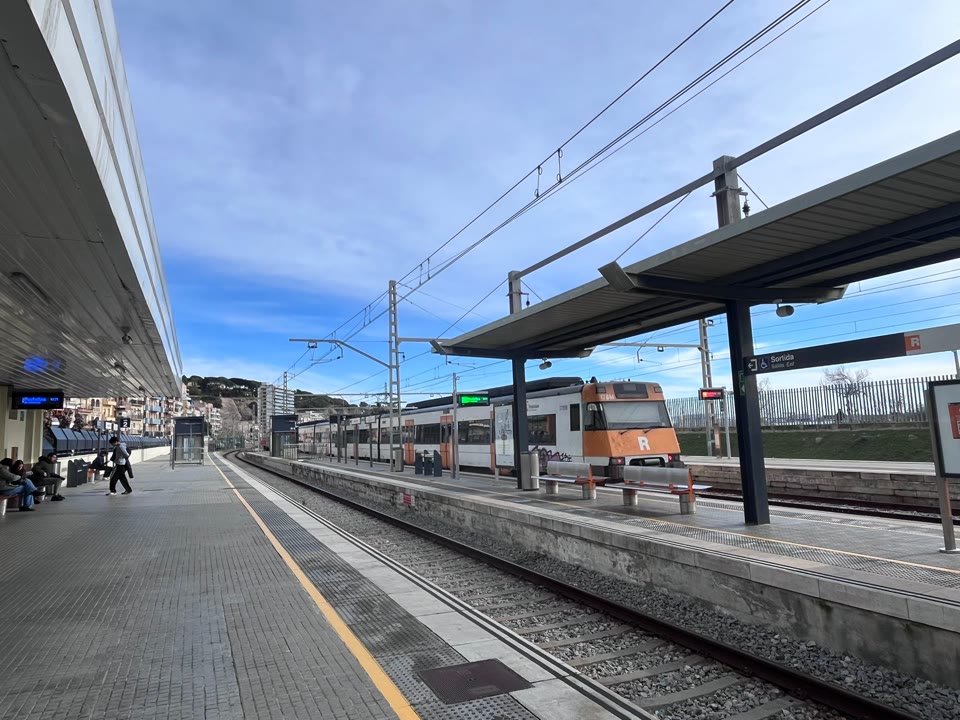 la-linia-r1-recupera-el-tram-en-tren-entre-arenys-de-mar-i-blanes