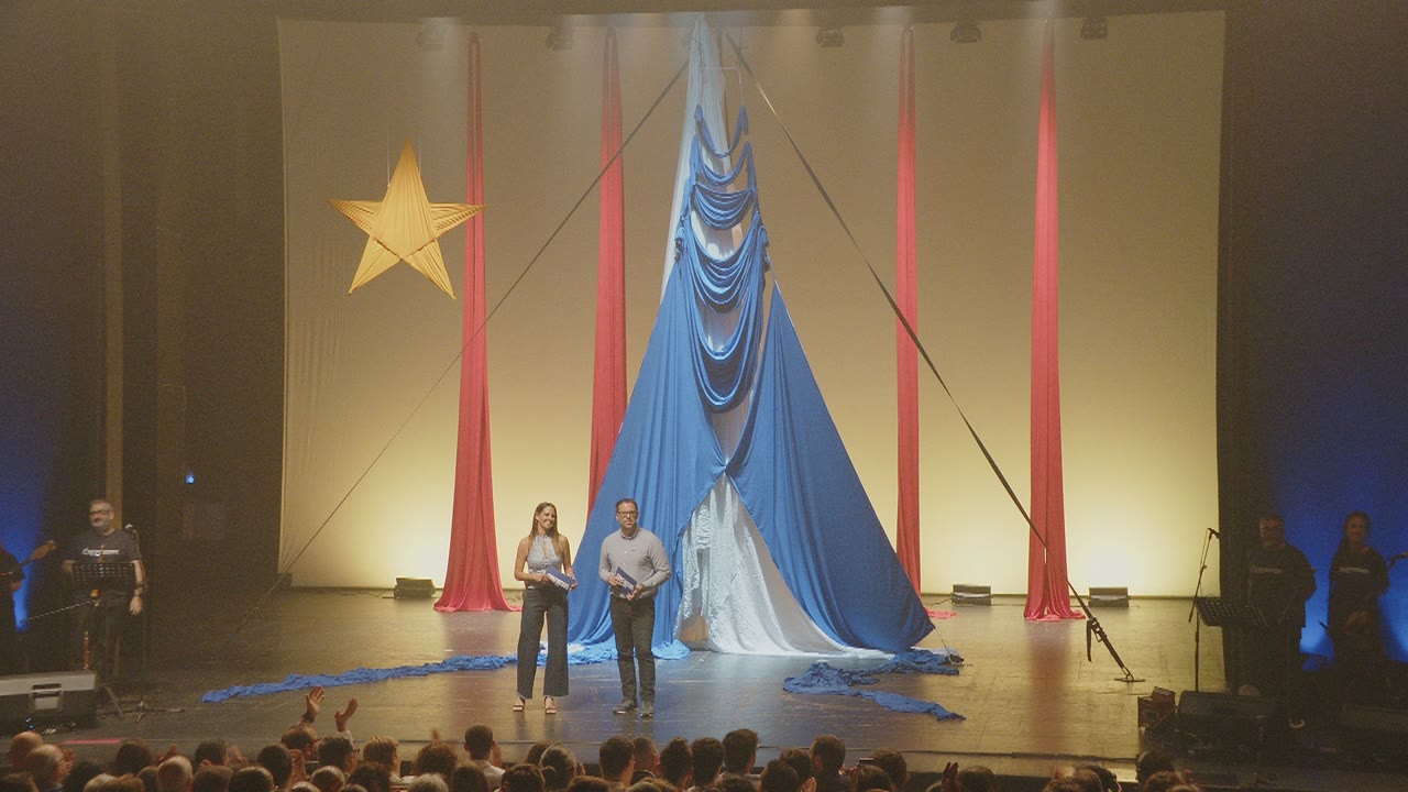 <p>Els Capgrossos de Mataró repassen els 30 anys de trajectòria en una gala emotiva al Teatre Monumental</p>