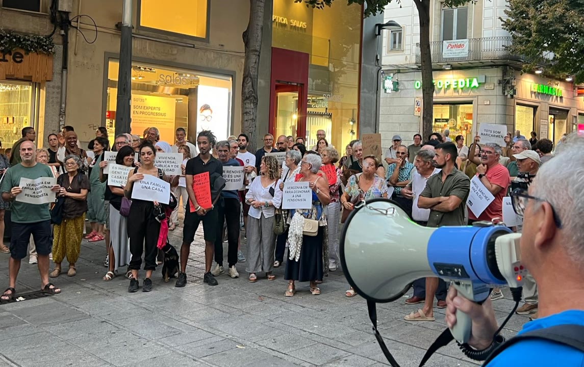 <p>L'Ajuntament demana aturar el desnonament previst per dimarts a Cerdanyola</p>