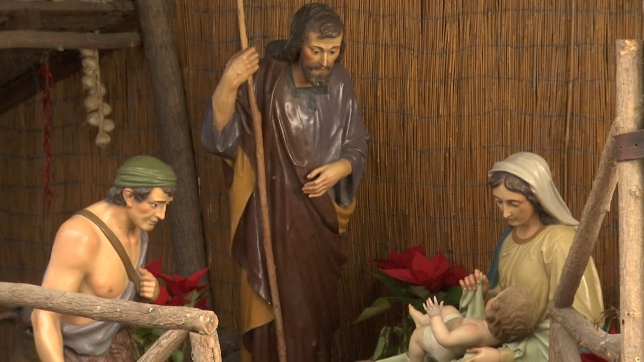 un-mati-de-diorames-i-pessebres