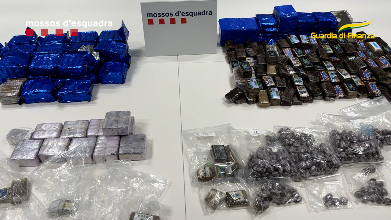 FOTO_BODEGON_AMB_LOGO (1).jpg