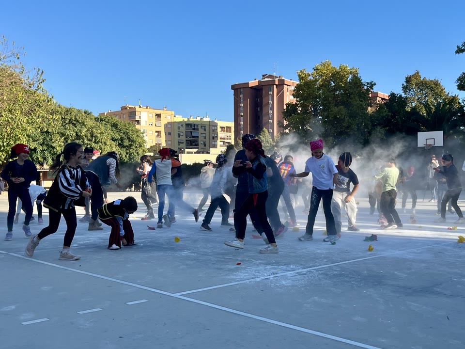 la-guerra-de-bombardes-una-tradicio-de-sant-simo-que-perviu-a-lescola-cami-del-mig