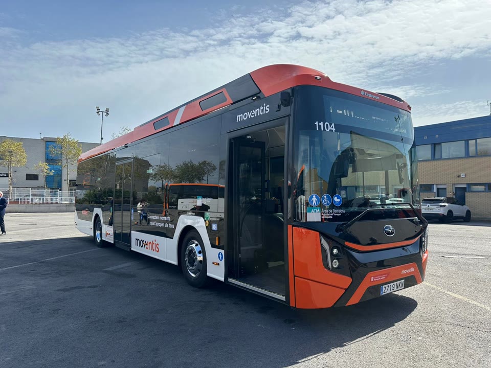 pas-endavant-cap-a-la-descarbonitzacio-dels-autobusos-interurbans-la-linia-c-10-incorpora-un-autobus-electric