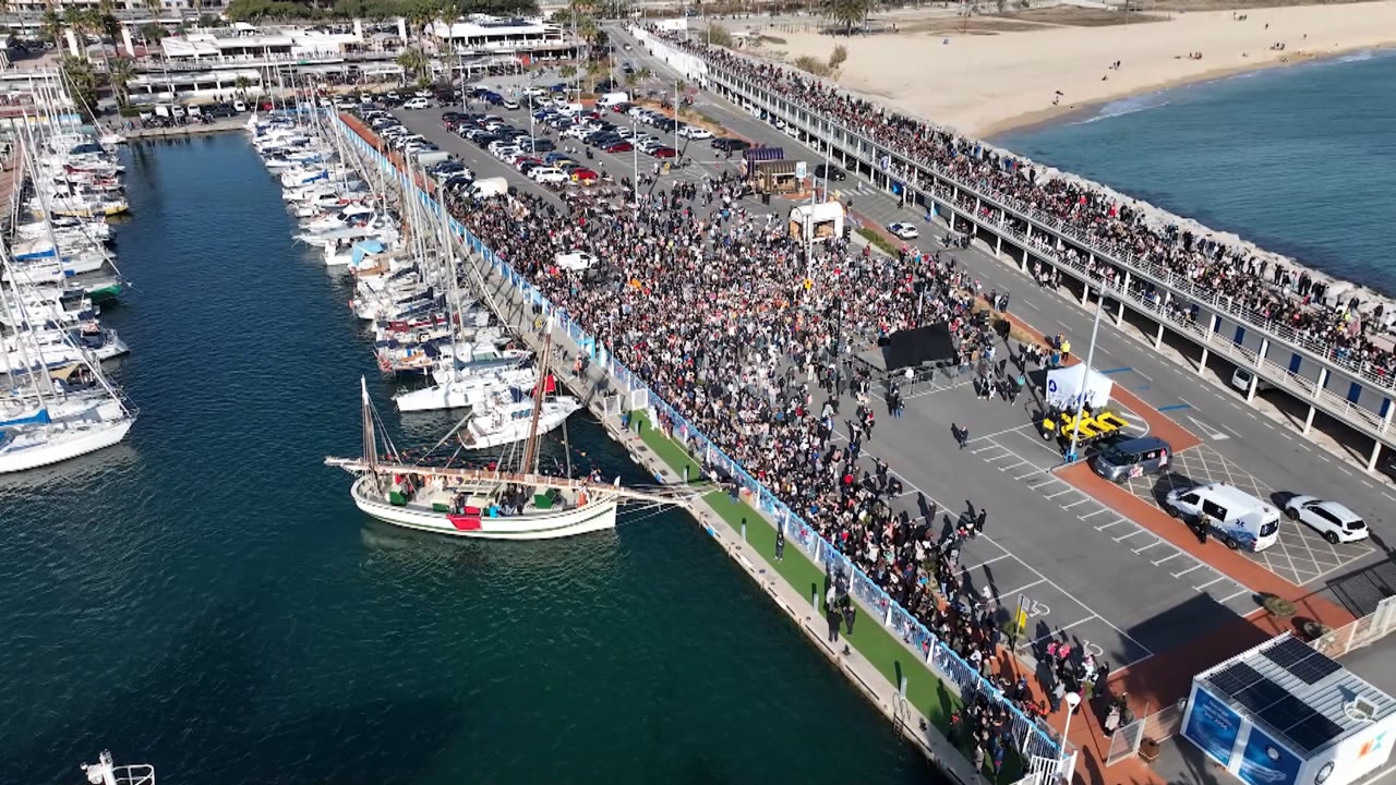 ARRIBADA DELS REIS ALS PORT 2.jpg