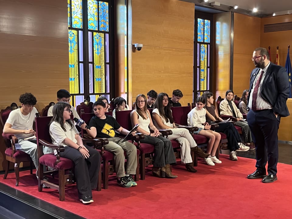 periodistes-per-un-dia-estudiants-de-nou-centres-educatius-de-mataro-entrevisten-lalcalde