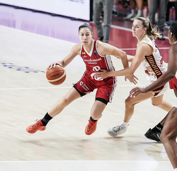 laia-flores-de-la-base-de-la-ue-mataro-a-la-maxima-categoria-estatal-amb-el-casademont-zaragoza