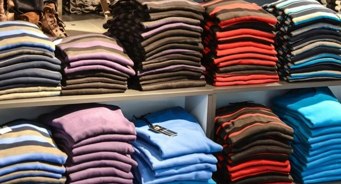 Sepultats per la roba.jpg