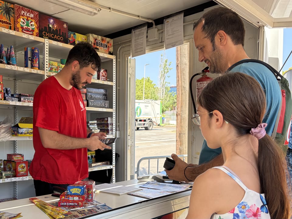 <p class="MsoNormal">Els lots de pirotècnia infantil i els petards menys sorollosos, els més venuts per Sant Joan <span style="font-family:"Arial",sans-serif;font-size:16.0pt;"><span style="line-height:107%;mso-ansi-language:CA;mso-ascii-theme-font:minor-bidi;mso-bidi-theme-font:minor-bidi;mso-hansi-theme-font:minor-bidi;" lang="CA"><strong><o:p></o:p></strong></span></span></p>