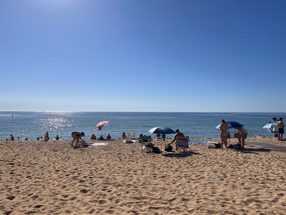 <p>Més banderes verdes, menys evacuacions i menys meduses: el balanç de la temporada de platges</p>