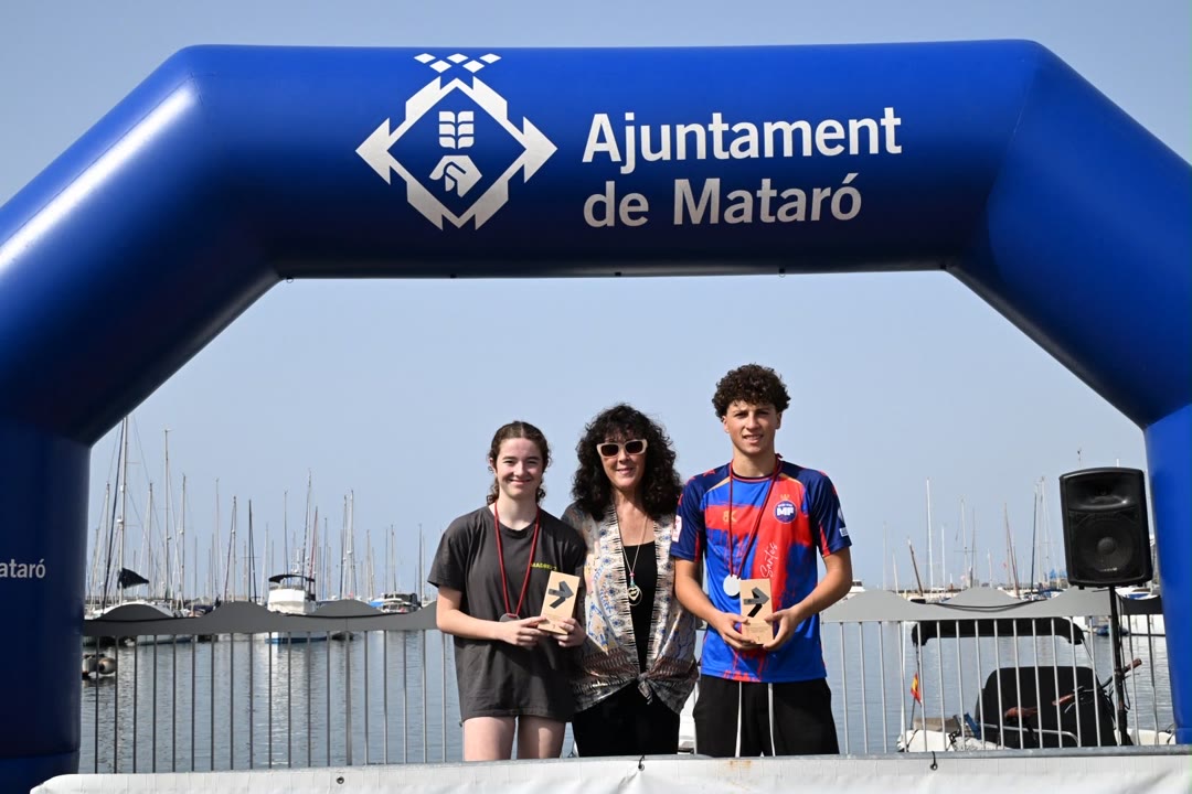 33a-travessa-nedant-al-port-ha-llueix-en-dia-esplendid-i-prop-200-participants