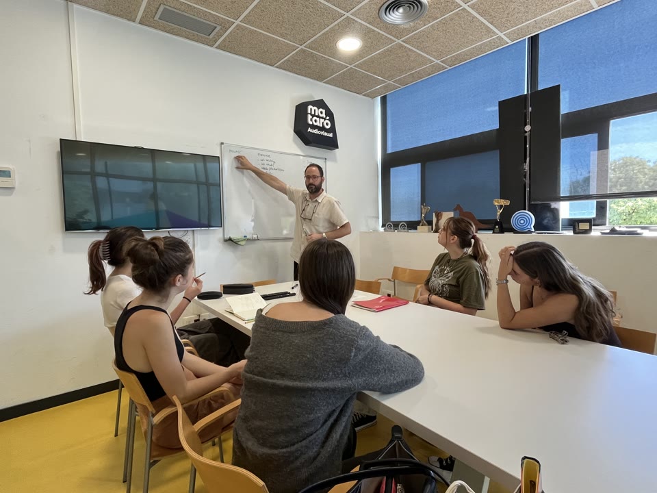 tvmataro-amplia-la-formacio-de-futurs-professionals-del-mon-audiovisual