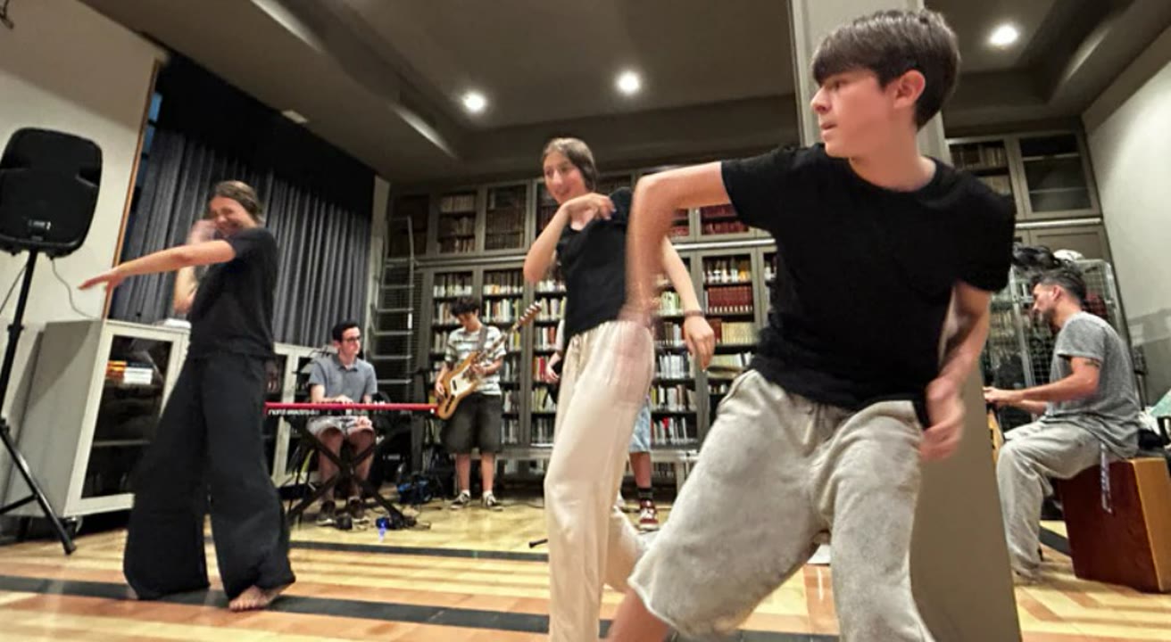 Espectacle Assortits Aula de Teatre i EMMM.jpg