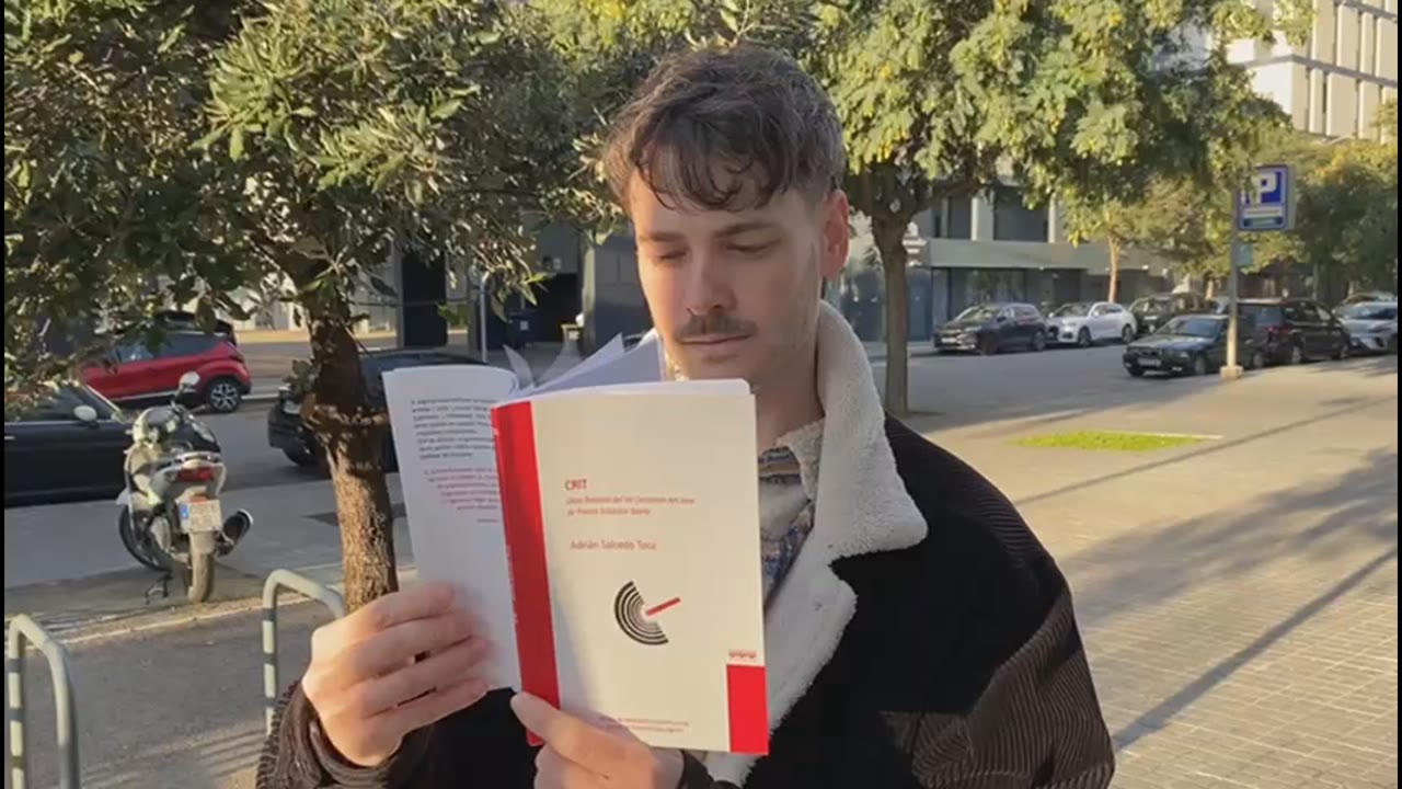 adrian-salcedo-publica-el-poemari-crit-el-seu-primer-llibre