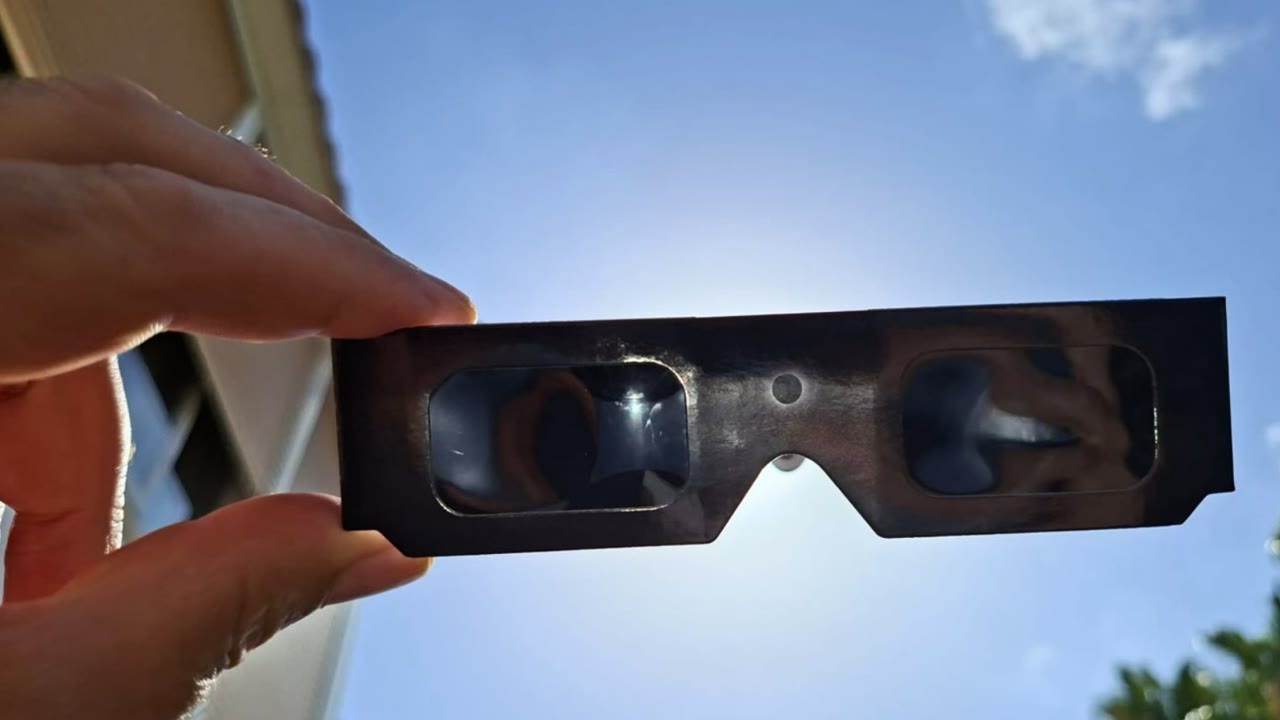ulleres eclipsi.jpg