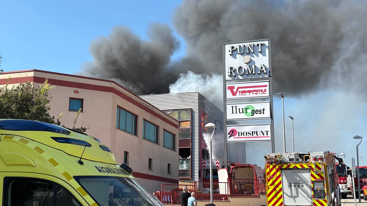 <p>Estabilitzat l’incendi a l’empresa Punt Roma de Mataró</p>