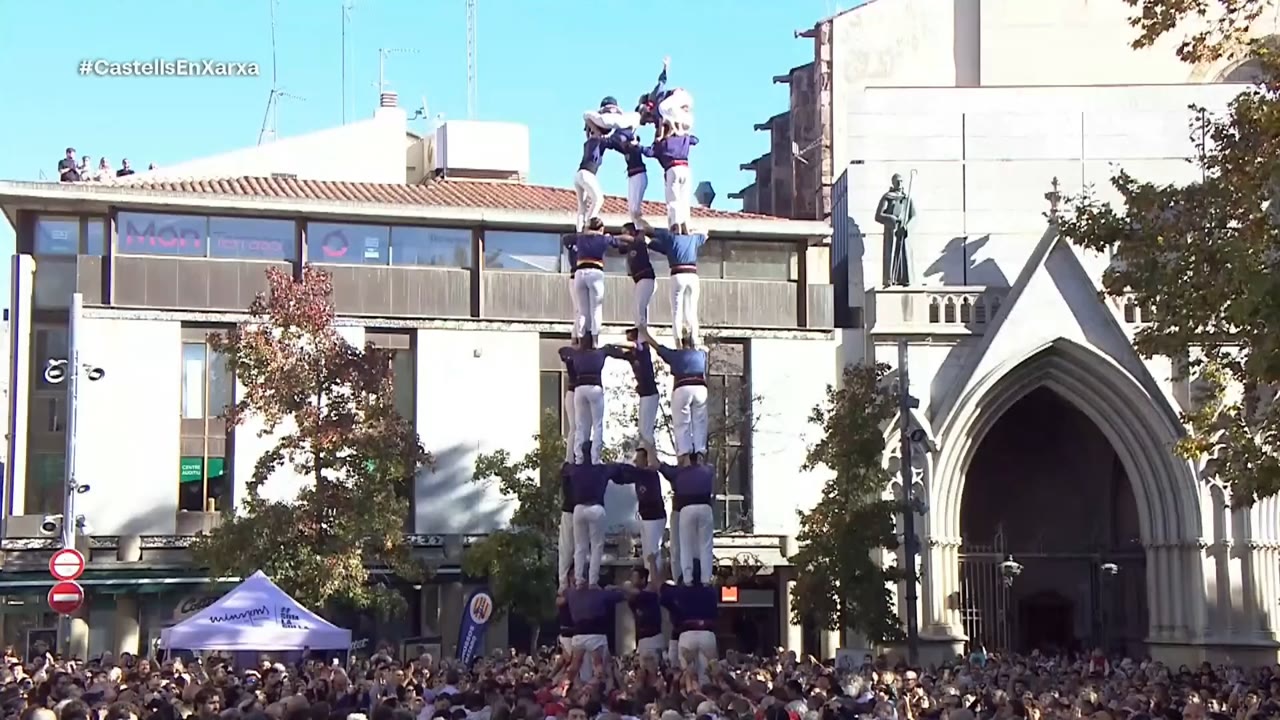 els-capgrossos-de-mataro-tanquen-la-temporada-amb-castells-de-vuit-a-terrassa