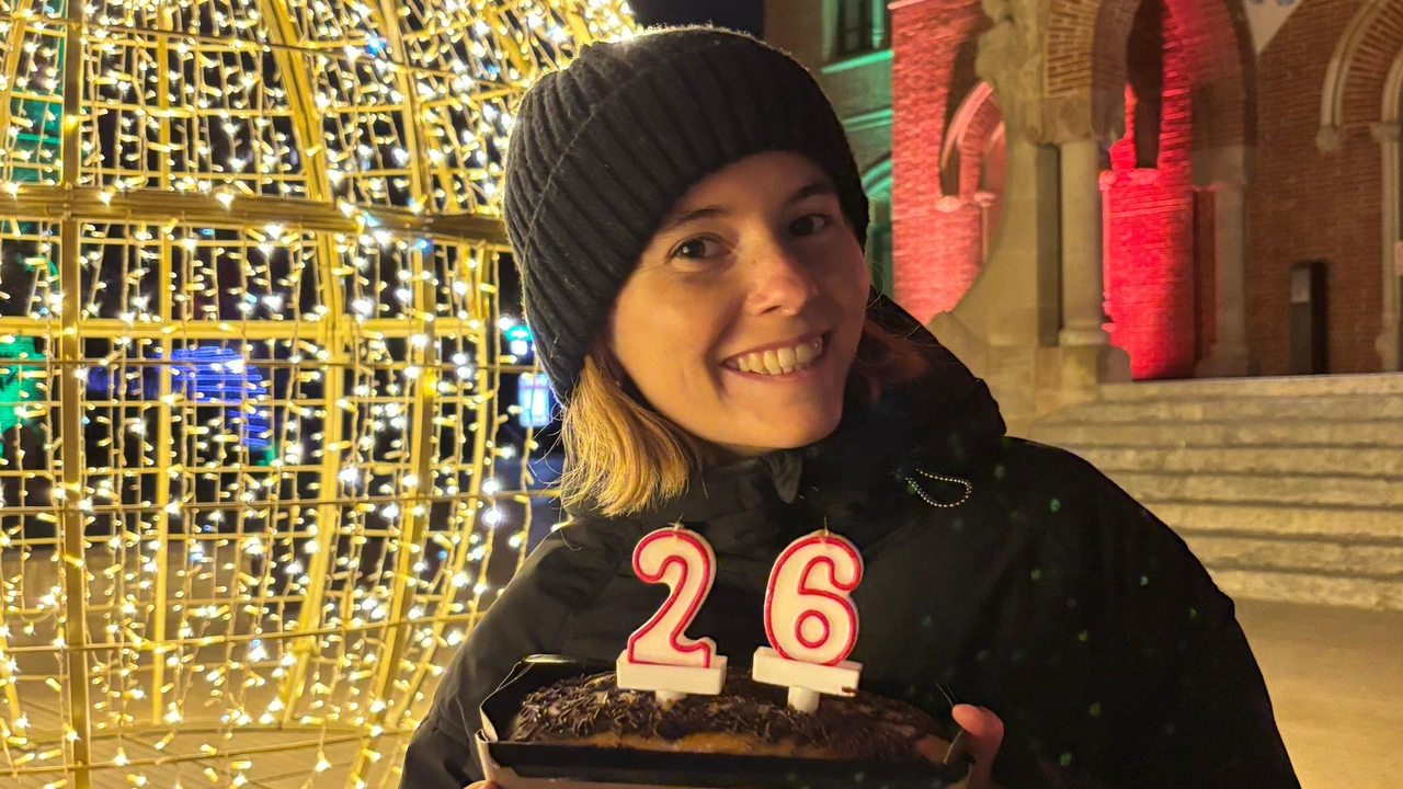 la mariona bufant les espelmes dels 26 anys.jpg