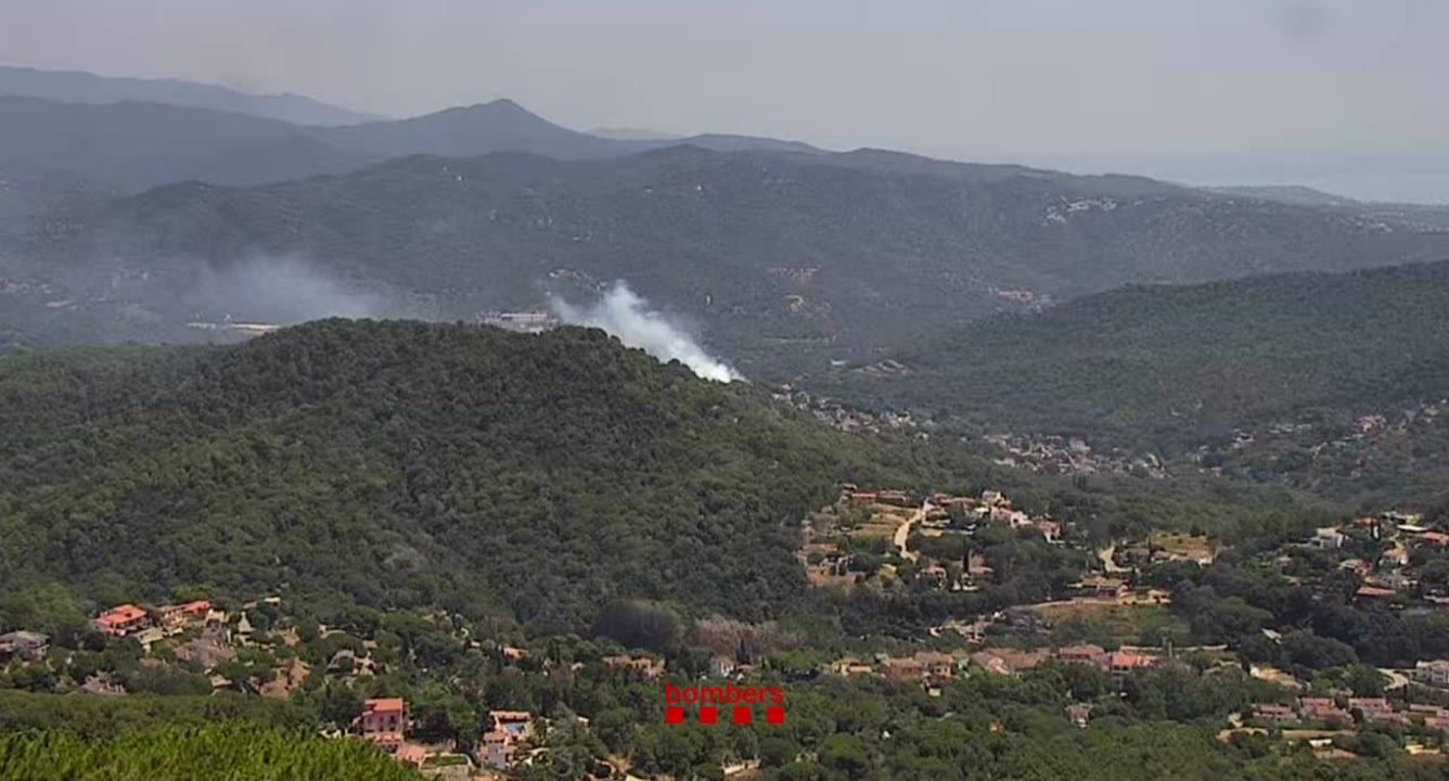 <p class="MsoNormal" style="line-height:150%;">Un nou incendi a Òrrius crema 2000 m2 de sotabosc<span style="font-family:Satoshi;"><span style="mso-ansi-language:CA;" lang="CA"><strong><o:p></o:p></strong></span></span></p>