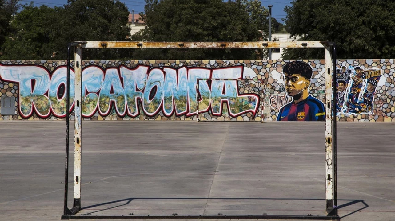 01-78-rocafonda-territorio-lamine-polideportivo-mural-de-mateo-lara.jpg.jpg