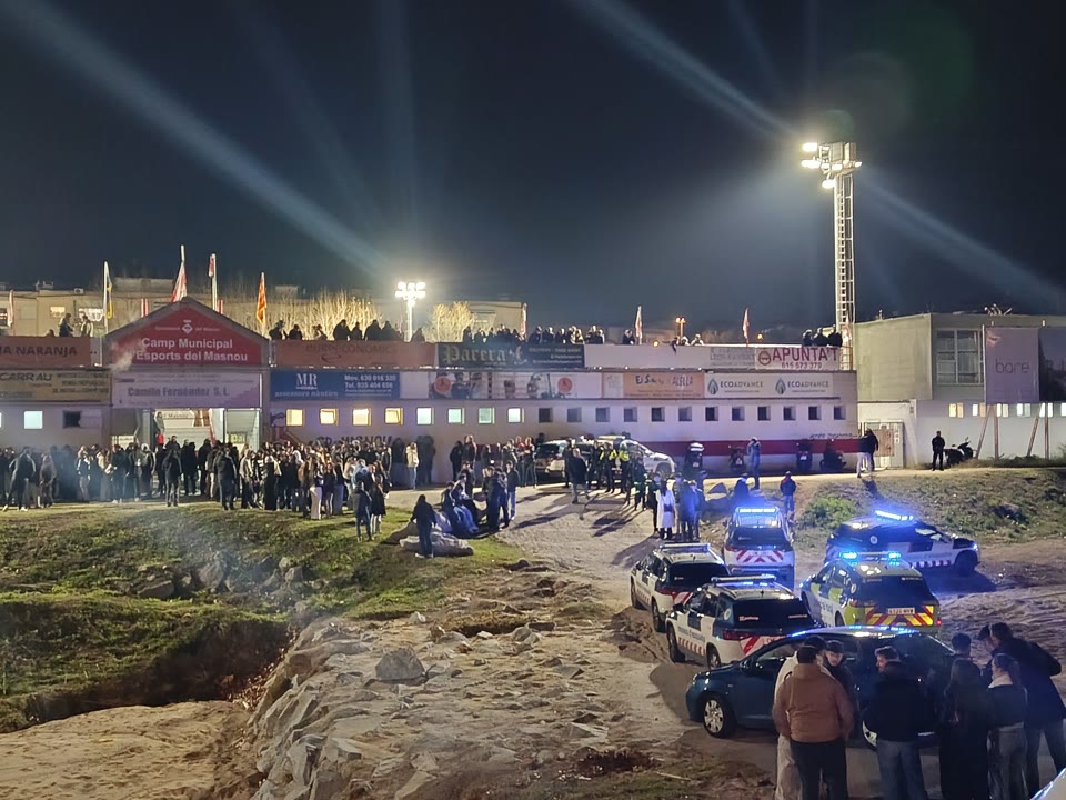 el-derbi-masnovi-de-futbol-suspes-per-incidents-i-una-batussa-al-final-del-partit