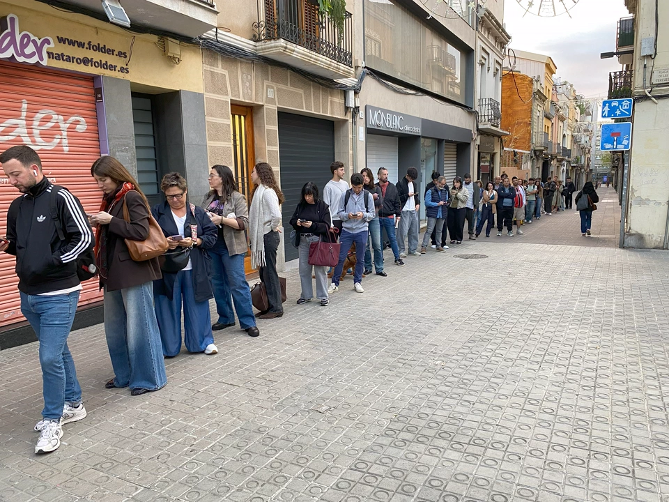 La vaga de maquinistes torna a posar al límit la capacitat dels busos de Mataró a Barcelona