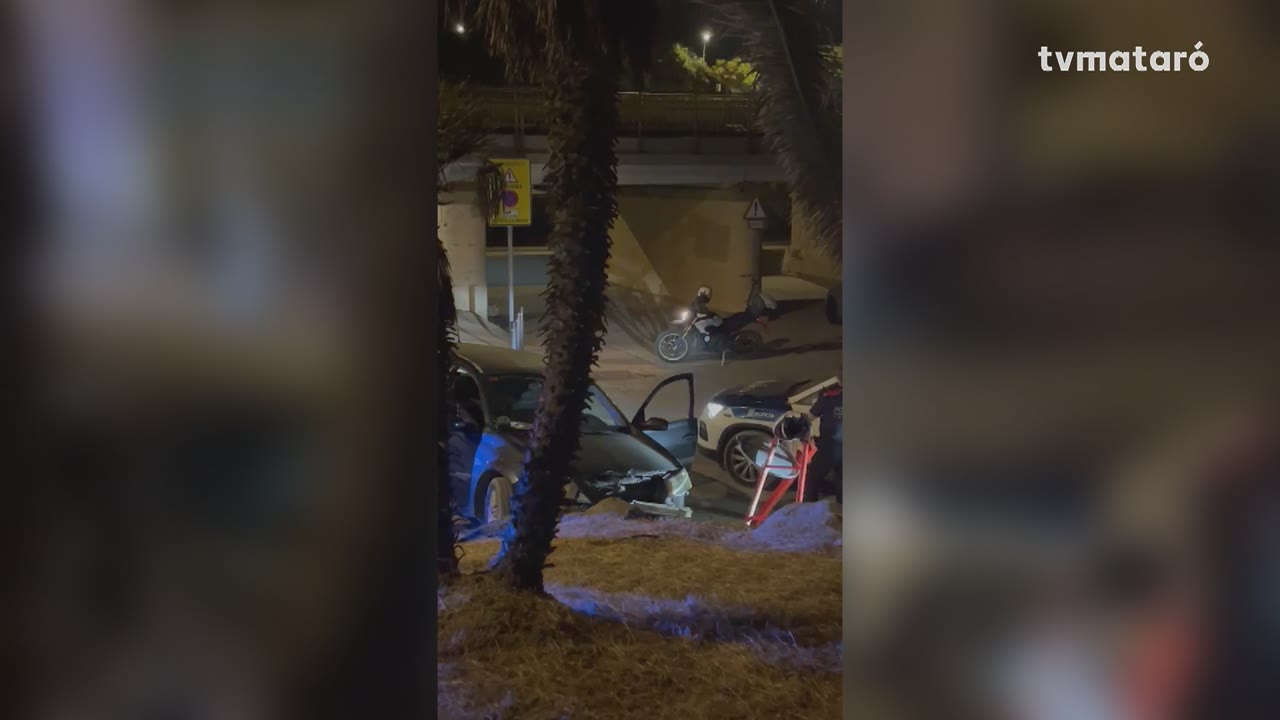 perd-control-cotxe-i-s-estampa-contra-barrera-passeig-maritim