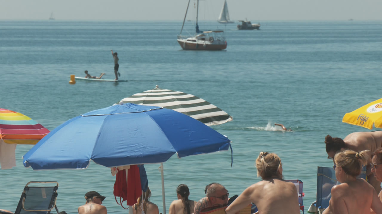 <p>La calor, les pantalles i la convivència: els factors de l’estiu que poden afectar la salut mental</p>