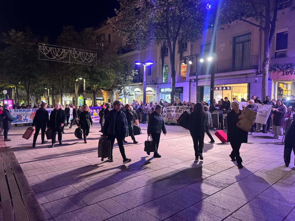 maletes-per-visibilitzar-la-carrega-que-suposen-les-violencies-masclistes