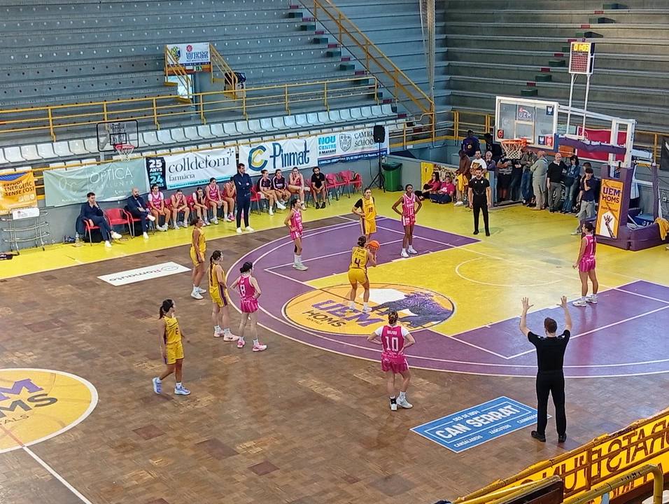 Imatge de El Romakuruma s’estrena a la Lliga Femenina 2, apallissant de valent el Manresa
