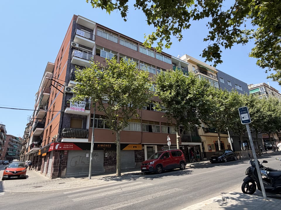 <p class="MsoNormal">Un bloc de pisos de Mataró amb 26 famílies, sense llum des de fa més d'una setmana <span style="font-family:"Arial",sans-serif;font-size:18.0pt;"><span style="line-height:107%;mso-ansi-language:CA;mso-ascii-theme-font:minor-bidi;mso-bidi-theme-font:minor-bidi;mso-hansi-theme-font:minor-bidi;" lang="CA"><strong><o:p></o:p><o:p></o:p></strong></span></span></p>