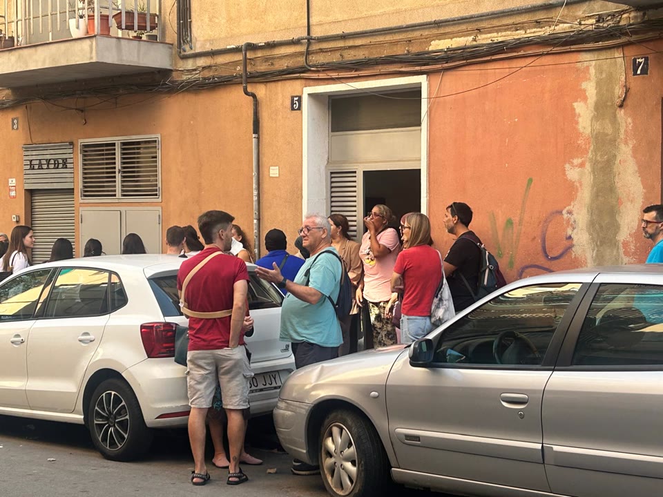 pressio-social-atura-desnonament-mare-amb-tres-menors-cerdanyola