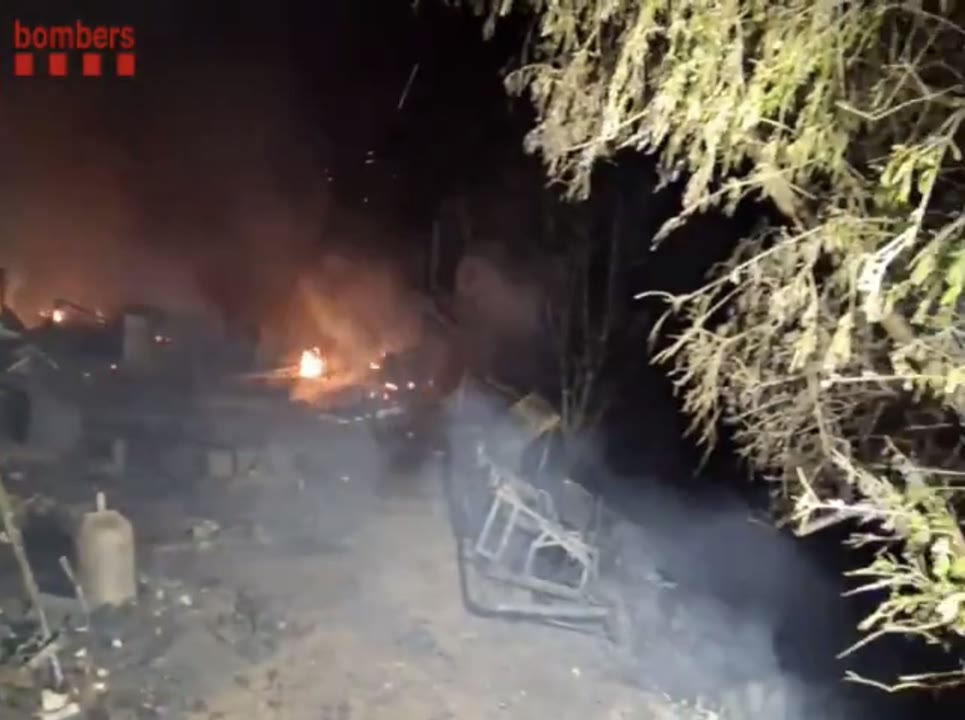 un-ferit-lleu-i-una-vintena-de-desallotjats-per-un-foc-en-una-zona-de-barraques-de-vilassar-de-dalt