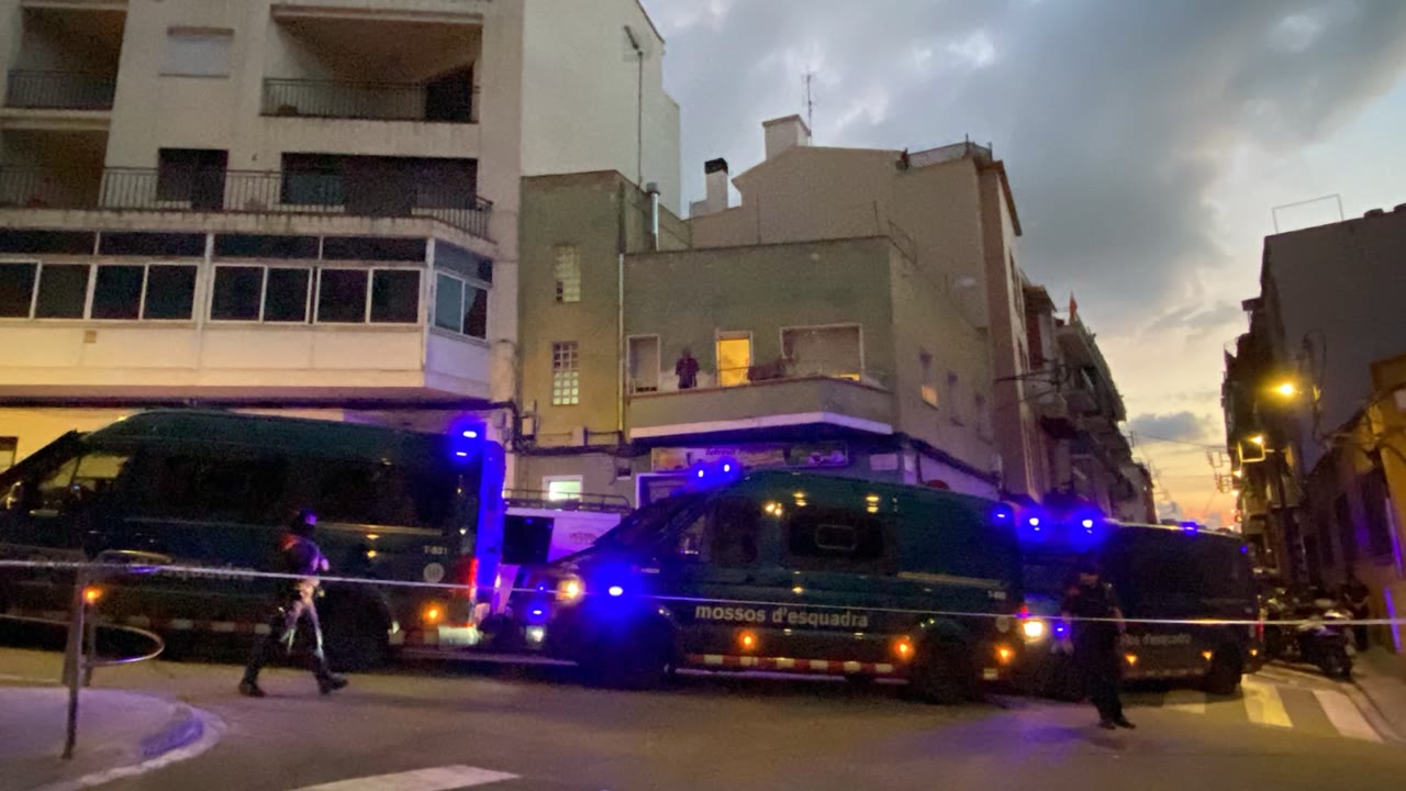 ampli-dispositiu-policial-ronda-cerdanya-desnonament-familia-mataro-maresme-habitatge